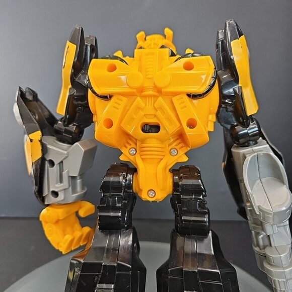 Talking Bumblebee Transformers Action Figure 2009 Hasbro Transformer 10 Inch - Picture 7 of 10
